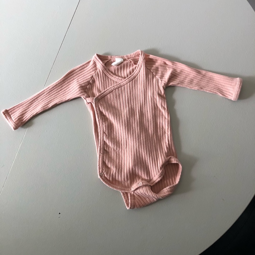 ❌SOLD❌Kate Quinn Organics peach Bodysuit